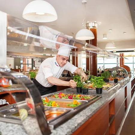 Resort Ikar Plaza 4*