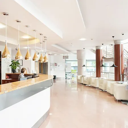 伊卡尔广场酒店 度假村