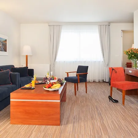 伊卡尔广场酒店 度假村