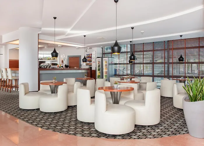 منتجع Ikar Plaza 4*